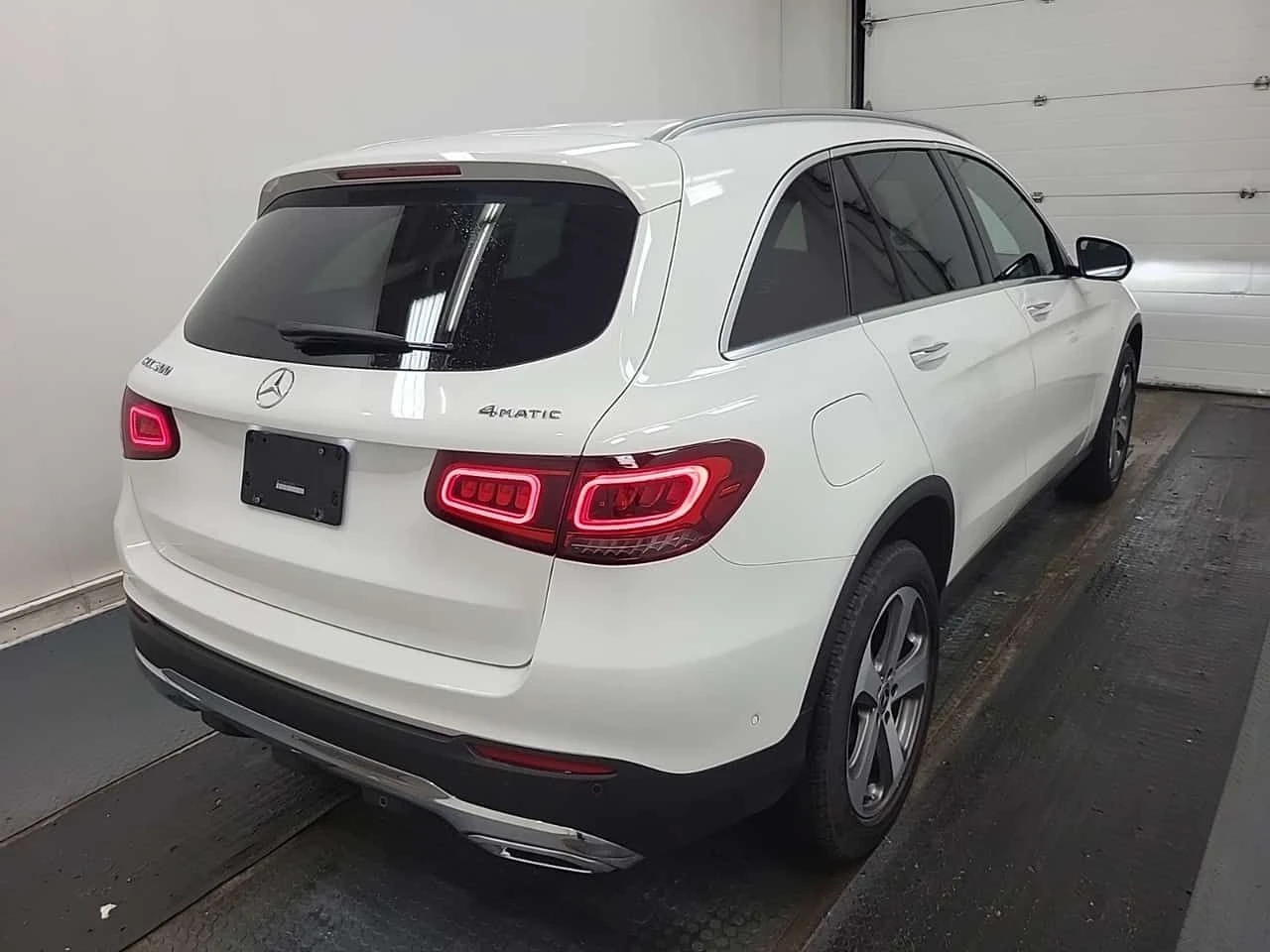 Mercedes-Benz GLC 300 * Един собственик * Без инциденти * CARFAX * , снимка 3 - Автомобили и джипове - 54638451