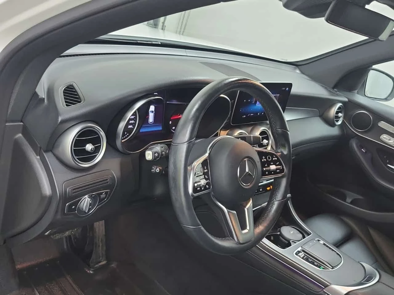 Mercedes-Benz GLC 300 * Един собственик * Без инциденти * CARFAX * , снимка 7 - Автомобили и джипове - 54638451