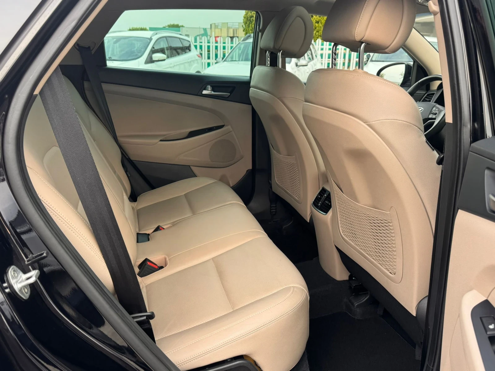 Hyundai Tucson 1.7CRDI-140к.с/АВТОМАТИК/НАВИГАЦИЯ/ПАНОРАМА!!! , снимка 13 - Автомобили и джипове - 54646909