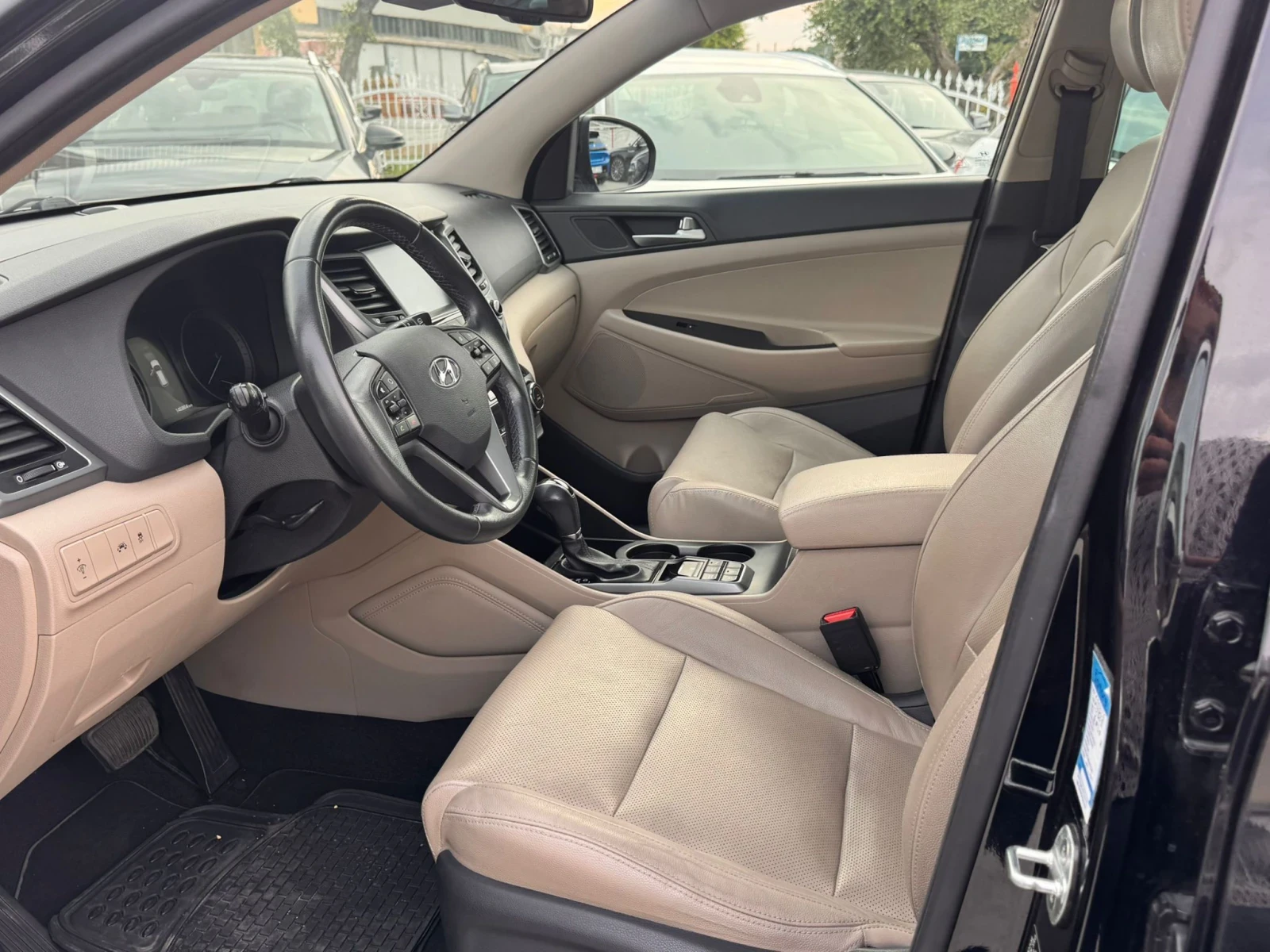 Hyundai Tucson 1.7CRDI-140к.с/АВТОМАТИК/НАВИГАЦИЯ/ПАНОРАМА!!! , снимка 6 - Автомобили и джипове - 54646909