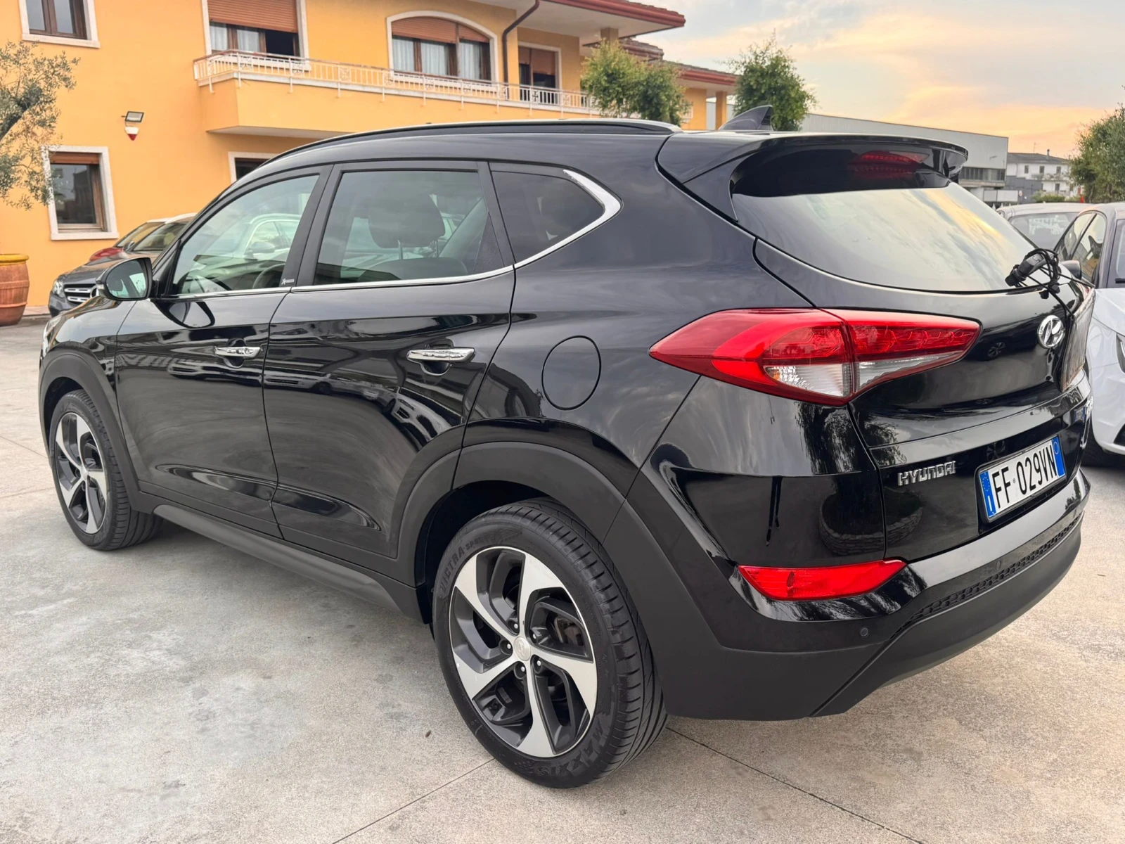Hyundai Tucson 1.7CRDI-140к.с/АВТОМАТИК/НАВИГАЦИЯ/ПАНОРАМА!!! , снимка 5 - Автомобили и джипове - 54646909