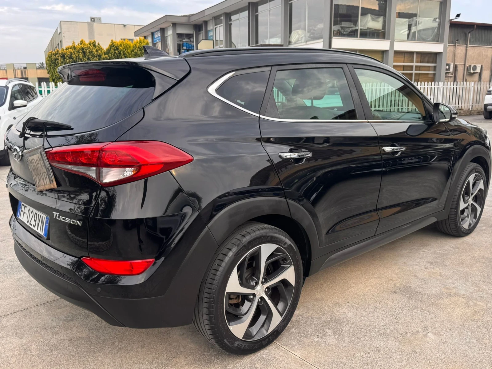 Hyundai Tucson 1.7CRDI-140к.с/АВТОМАТИК/НАВИГАЦИЯ/ПАНОРАМА!!! , снимка 4 - Автомобили и джипове - 54646909