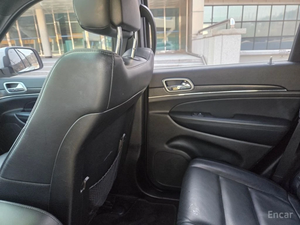 Jeep Grand cherokee 3.6 LIMITED* ПОДГРЕВ* ОБДУХВАНЕ* КАМЕРА* PANORAMA*, снимка 10 - Автомобили и джипове - 54720696