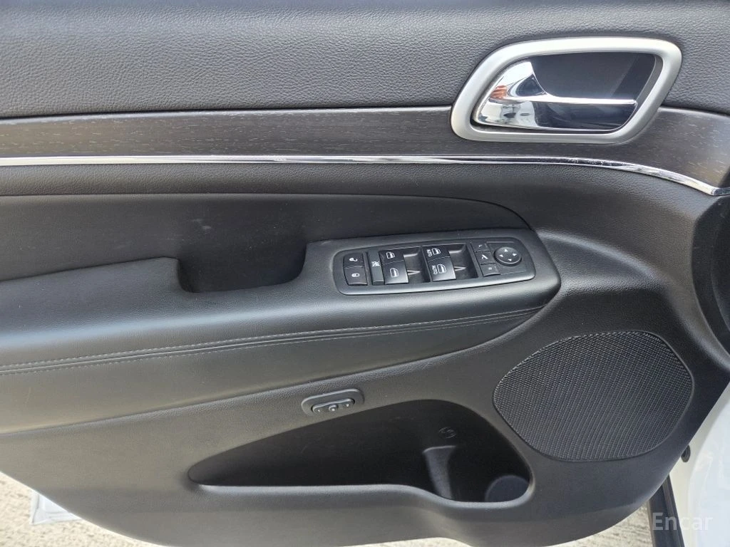 Jeep Grand cherokee 3.6 LIMITED* ПОДГРЕВ* ОБДУХВАНЕ* КАМЕРА* PANORAMA*, снимка 11 - Автомобили и джипове - 54720696