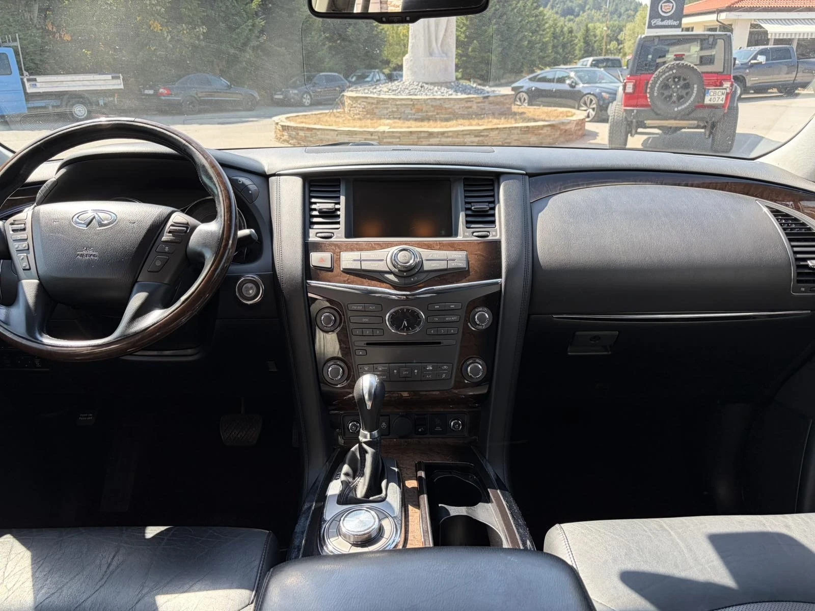 Infiniti QX56, снимка 5 - Автомобили и джипове - 56025641