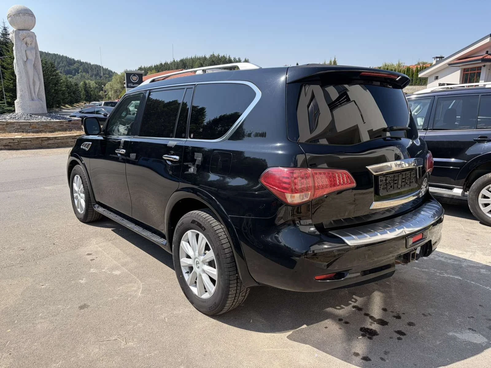 Infiniti QX56, снимка 3 - Автомобили и джипове - 56025641