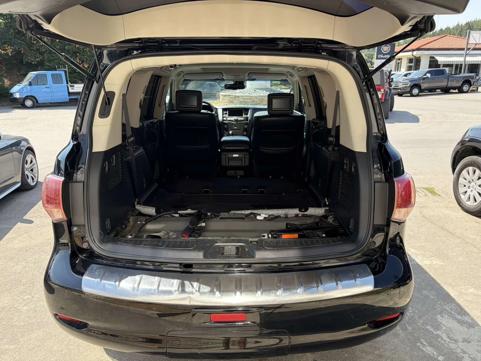 Infiniti QX56, снимка 4 - Автомобили и джипове - 56025641