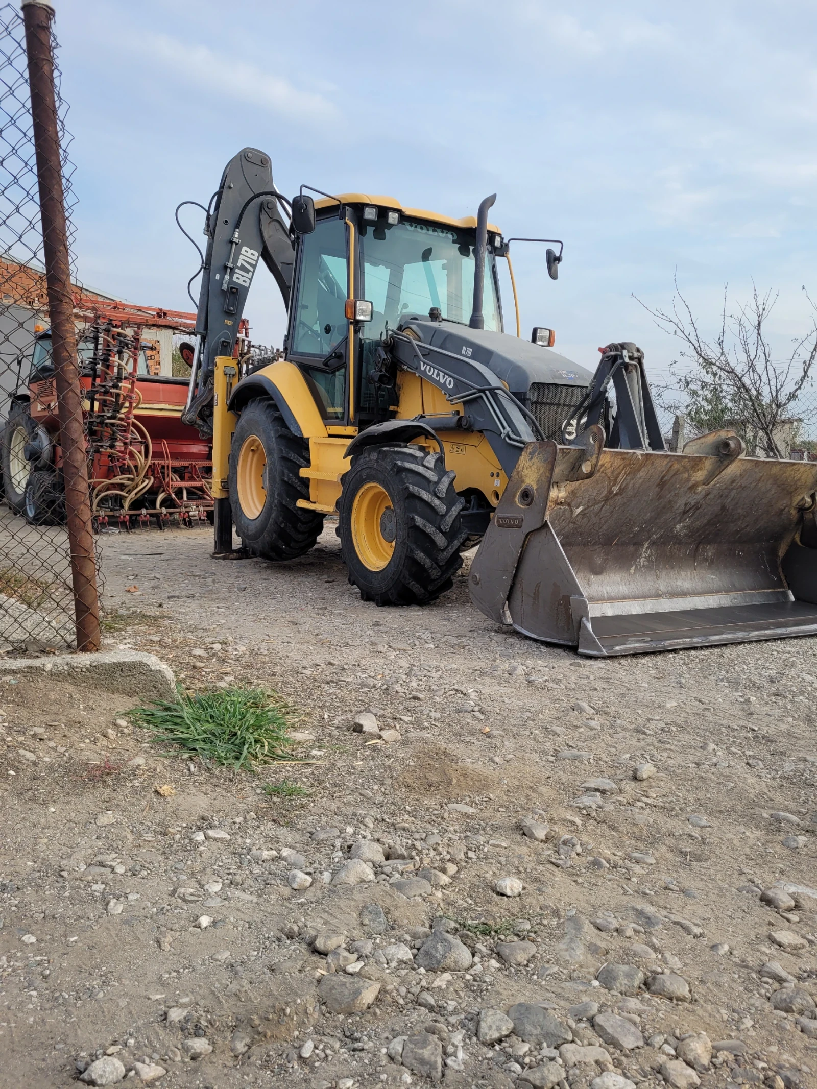 Багер Volvo BL71B , снимка 2 - Индустриална техника - 56079417
