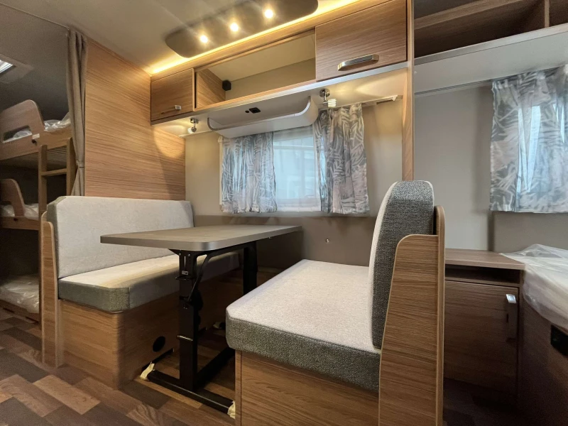 Каравана Weinsberg CaraOne 550 QDK 7 места, снимка 11 - Каравани и кемпери - 50365351