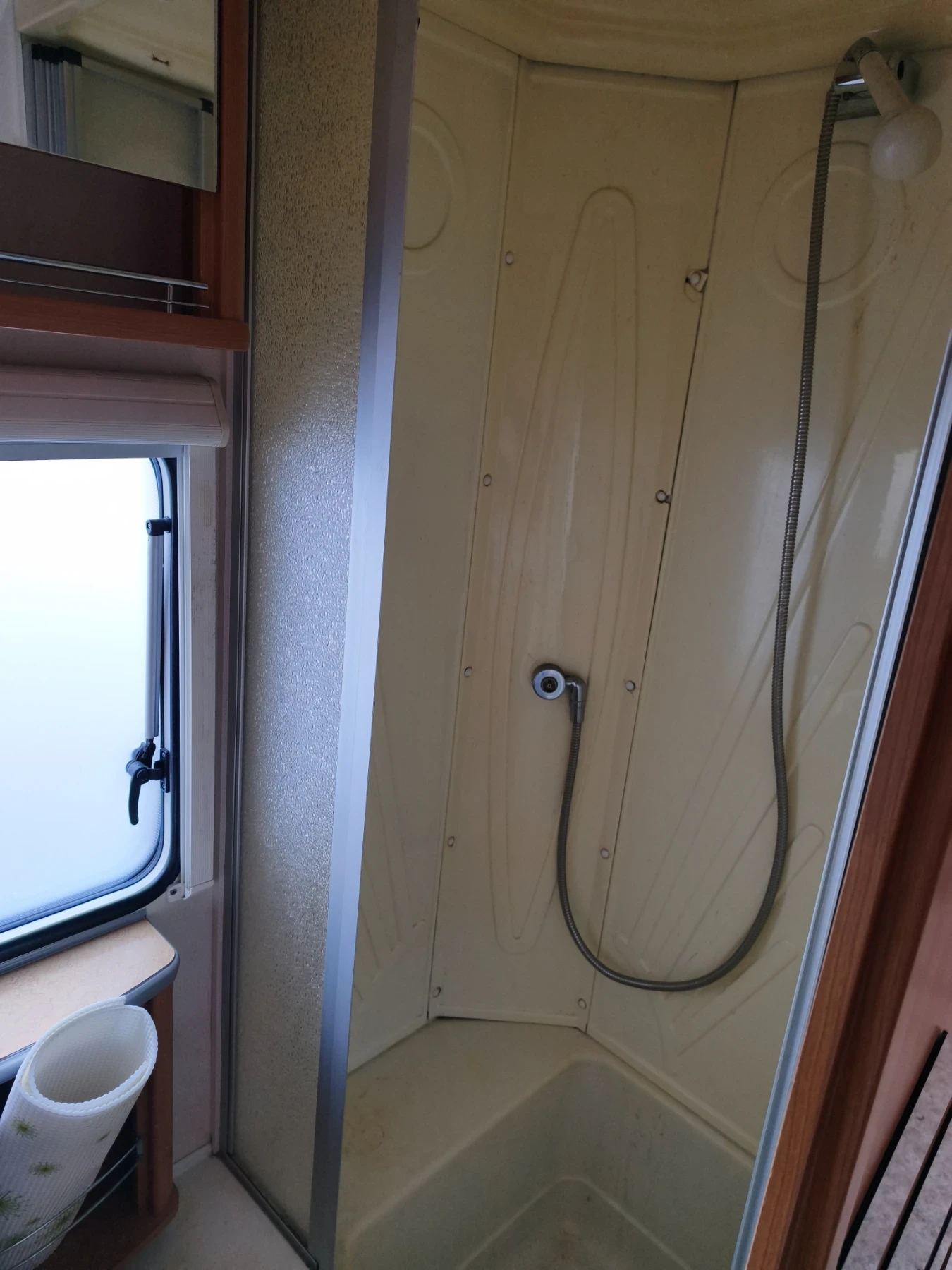 Каравана Fendt Platin, снимка 6 - Каравани и кемпери - 53773590