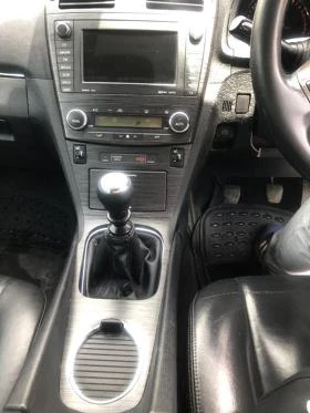 Toyota Avensis 2.2 д4д кожа нваигация , снимка 9