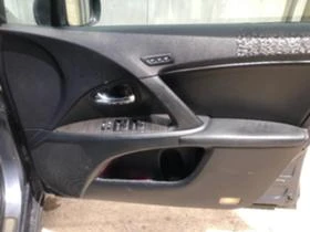 Toyota Avensis 2.2 д4д кожа нваигация , снимка 8