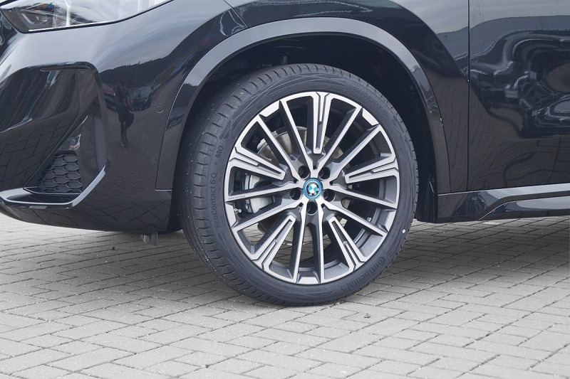 BMW iX iX1*xDrive30*M sport*HuD*H/K*IconicSound*, снимка 3 - Автомобили и джипове - 43394474