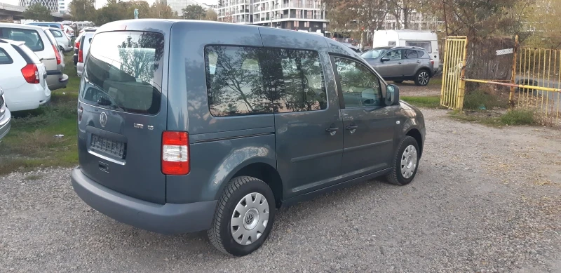 VW Caddy 1.6-102 кс, 7 места, бензин, снимка 5 - Автомобили и джипове - 47655009