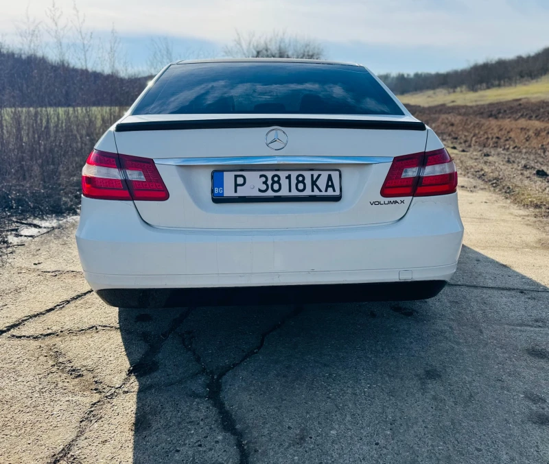 Mercedes-Benz E 220, снимка 8 - Автомобили и джипове - 52597910