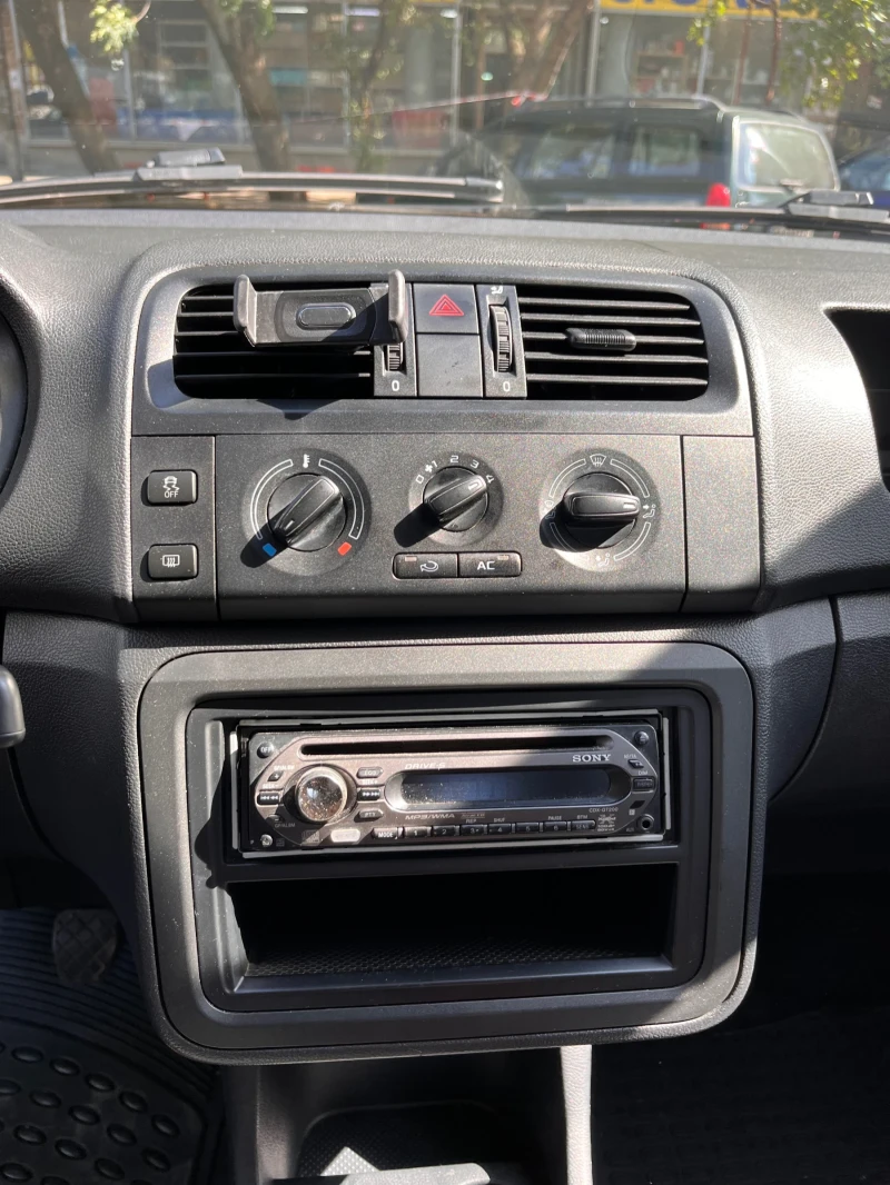 Skoda Fabia, снимка 10 - Автомобили и джипове - 52777536