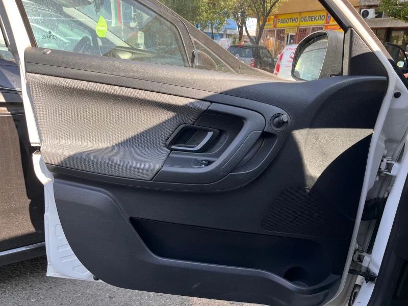 Skoda Fabia, снимка 13 - Автомобили и джипове - 52777536