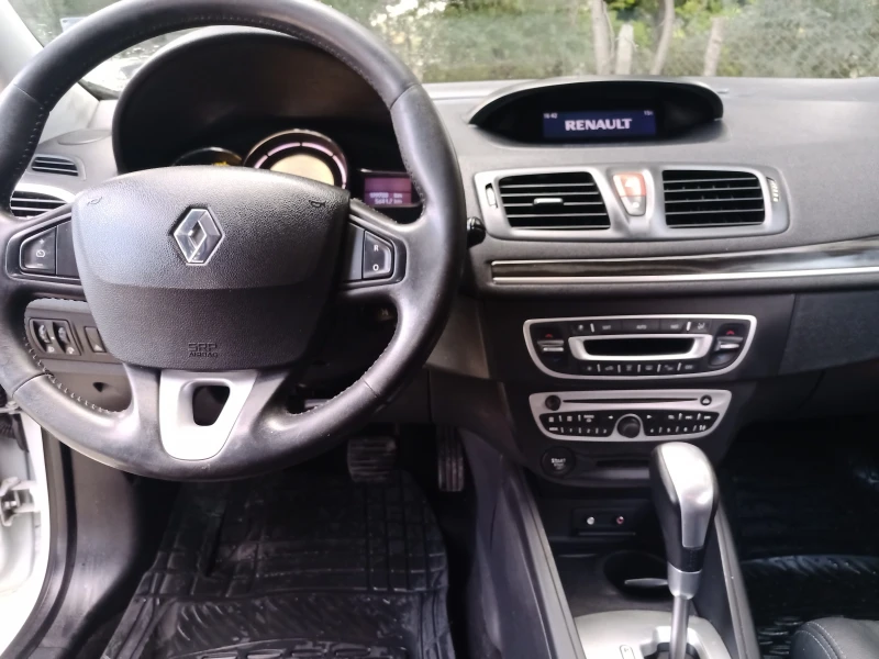 Renault Megane 2.0, снимка 7 - Автомобили и джипове - 52553495