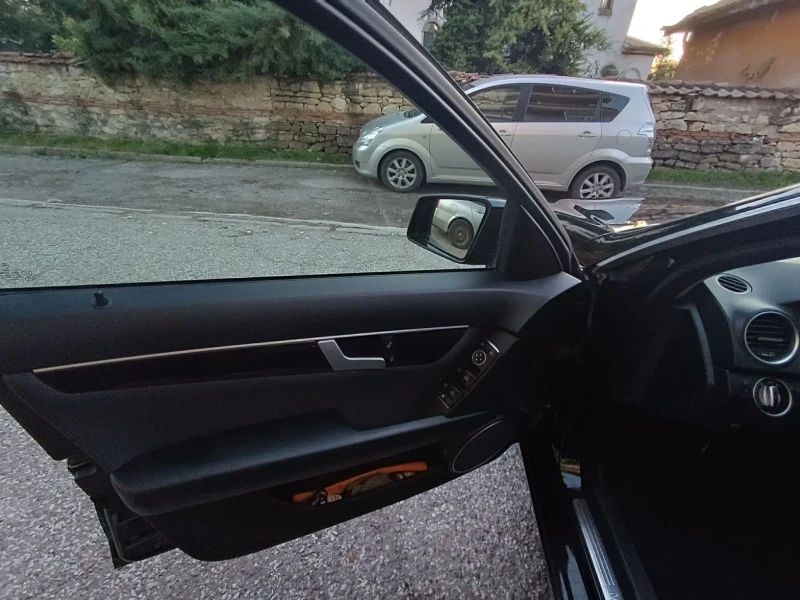 Mercedes-Benz 220, снимка 15 - Автомобили и джипове - 52433192