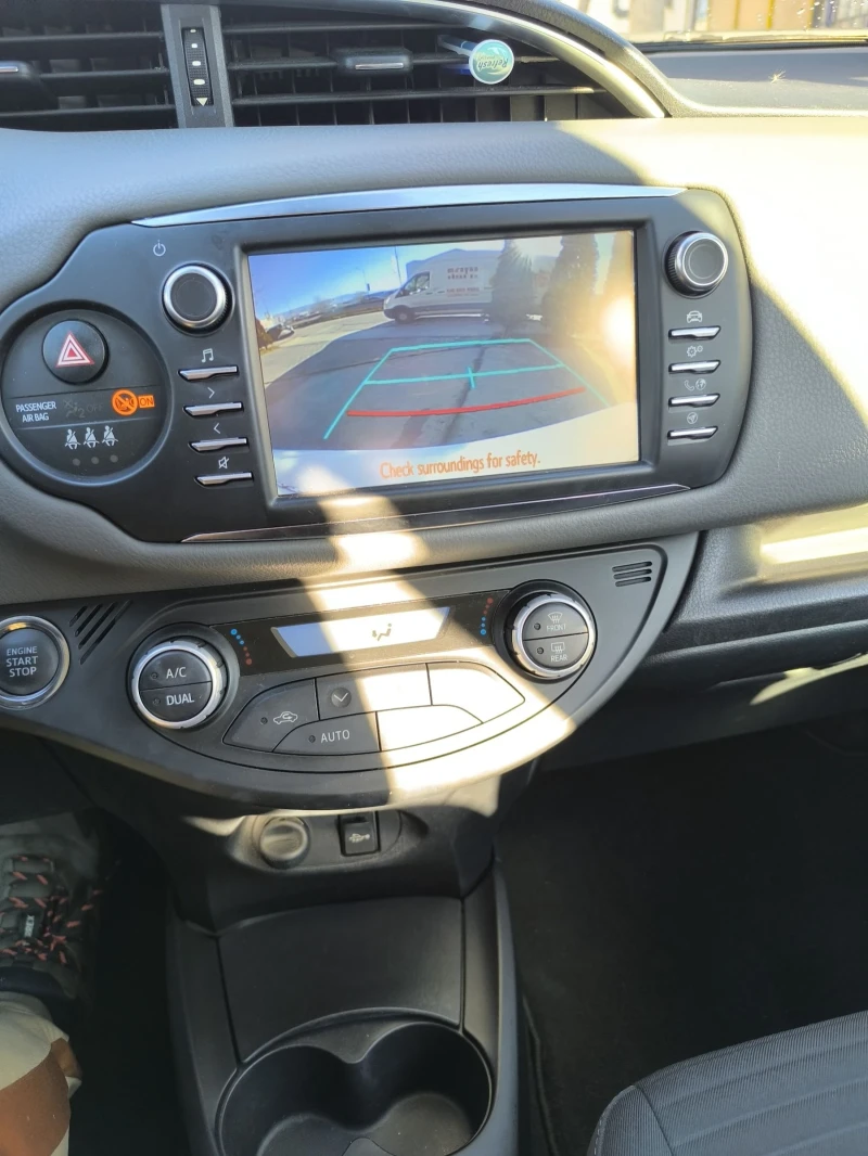 Toyota Yaris, снимка 11 - Автомобили и джипове - 53108559