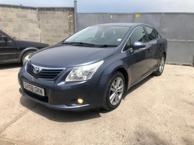 Toyota Avensis 2.2 д4д кожа нваигация , снимка 3 - Автомобили и джипове - 45090105