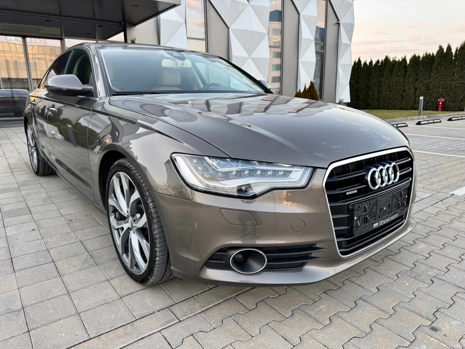 Audi A6 3.0TDI-KEYLESS-GO-ОБДУХВАНЕ-DISTRONIC-ПАМЕТ-BLIND - изображение 3