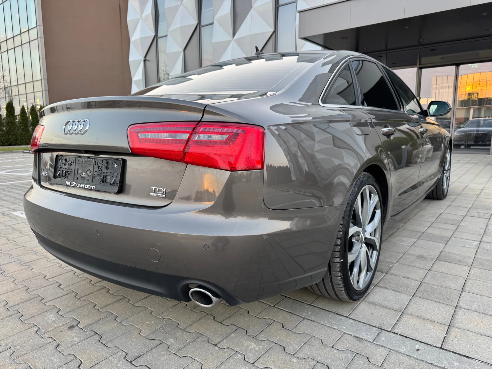 Audi A6 3.0TDI-KEYLESS-GO-ОБДУХВАНЕ-DISTRONIC-ПАМЕТ-BLIND - изображение 5