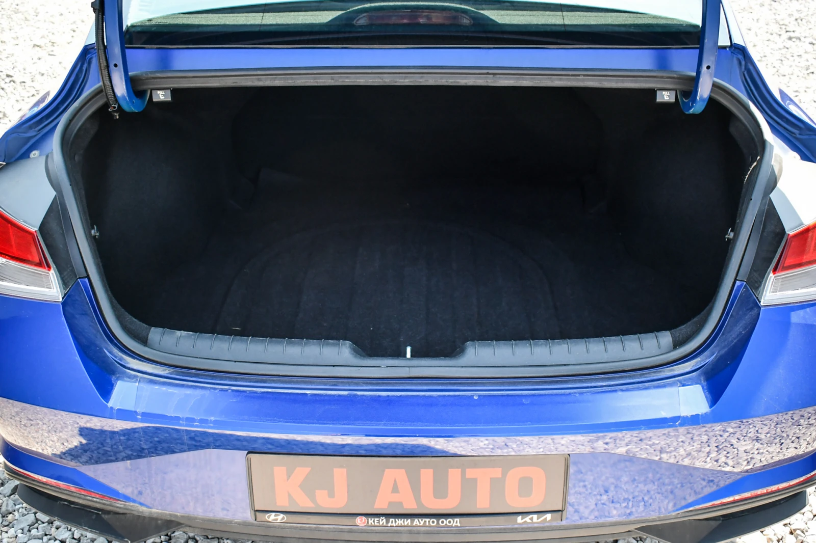 Hyundai Elantra 2.0 - изображение 9