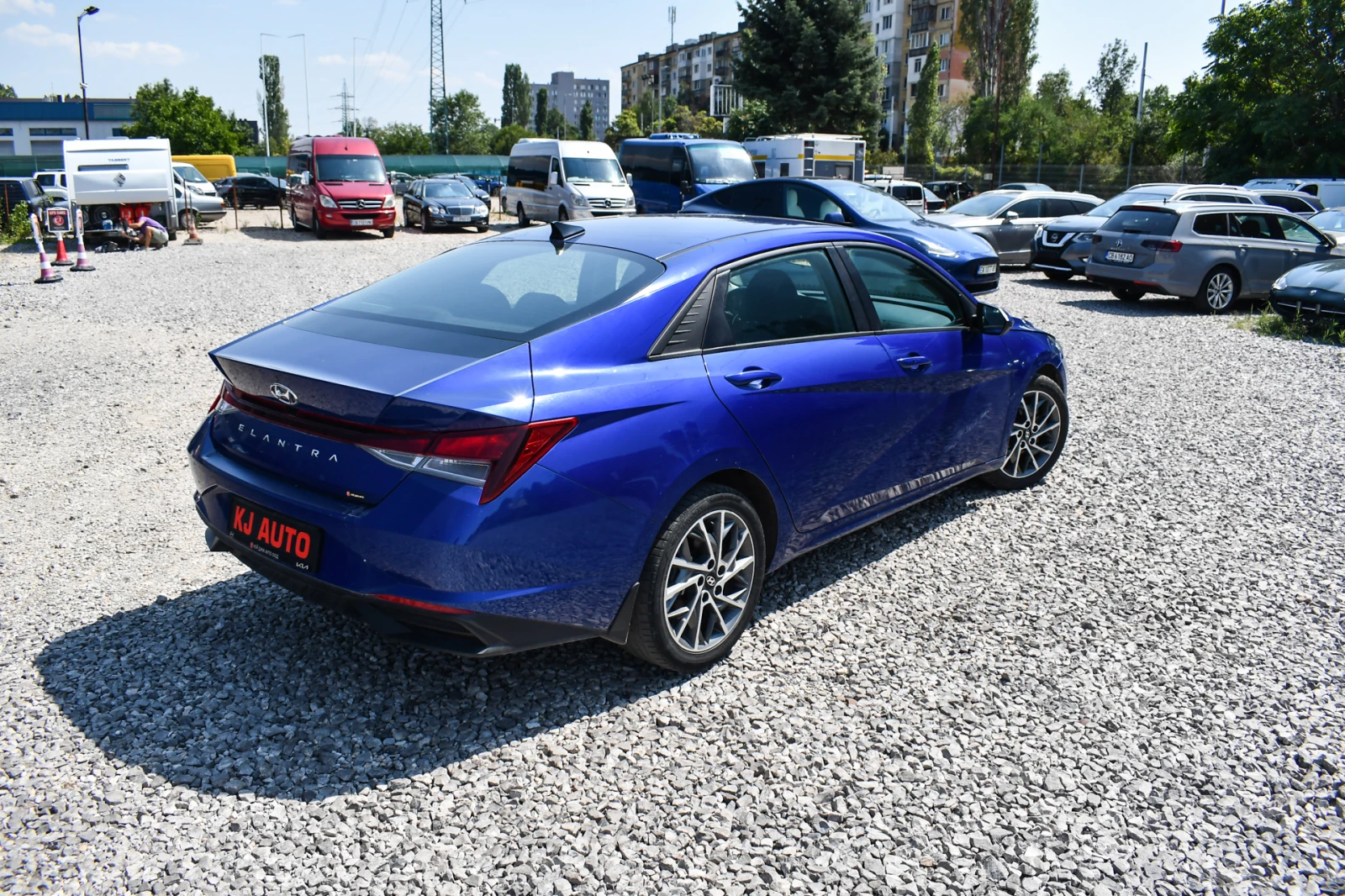 Hyundai Elantra 2.0 - изображение 6