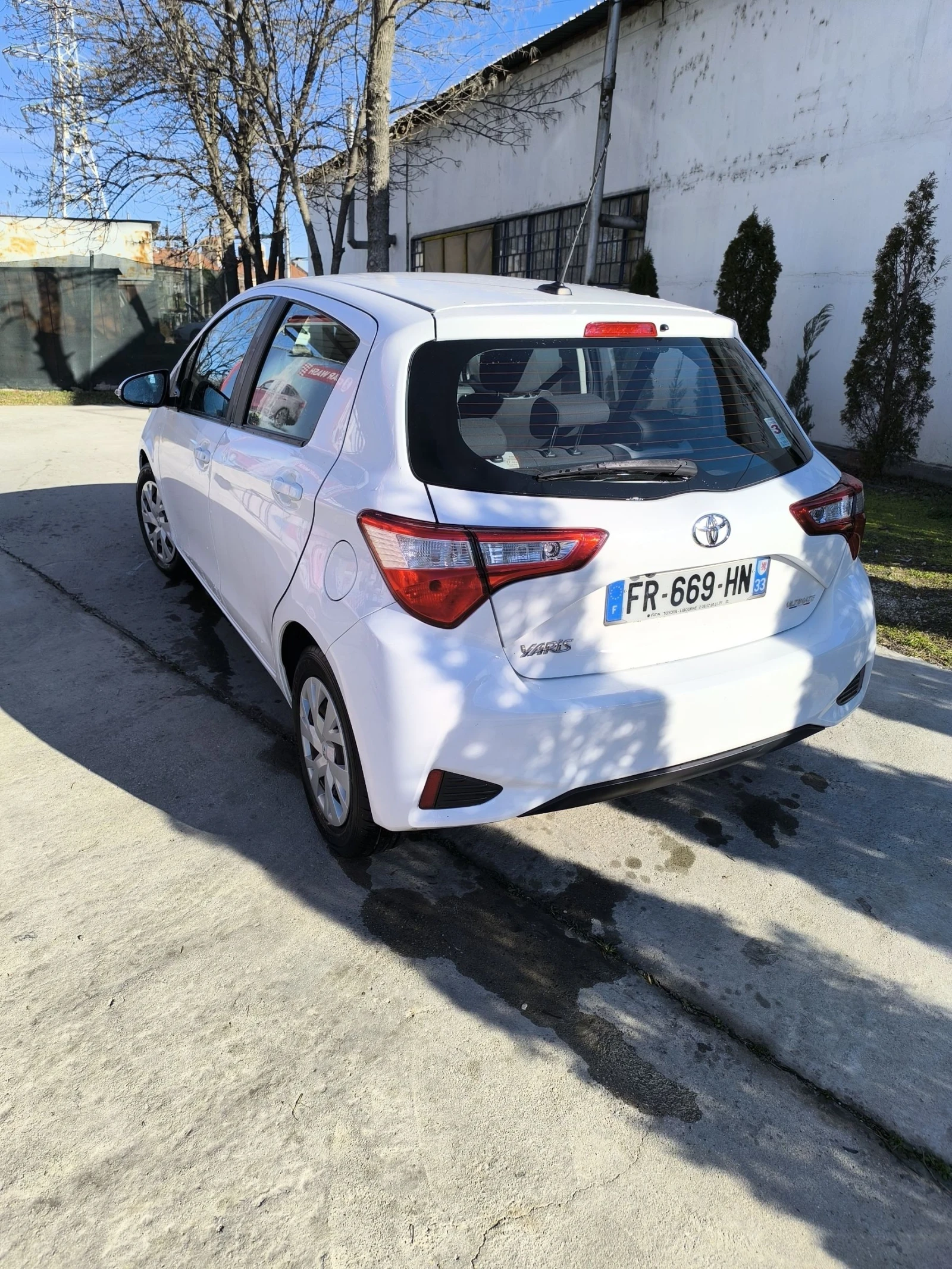 Toyota Yaris  - изображение 8