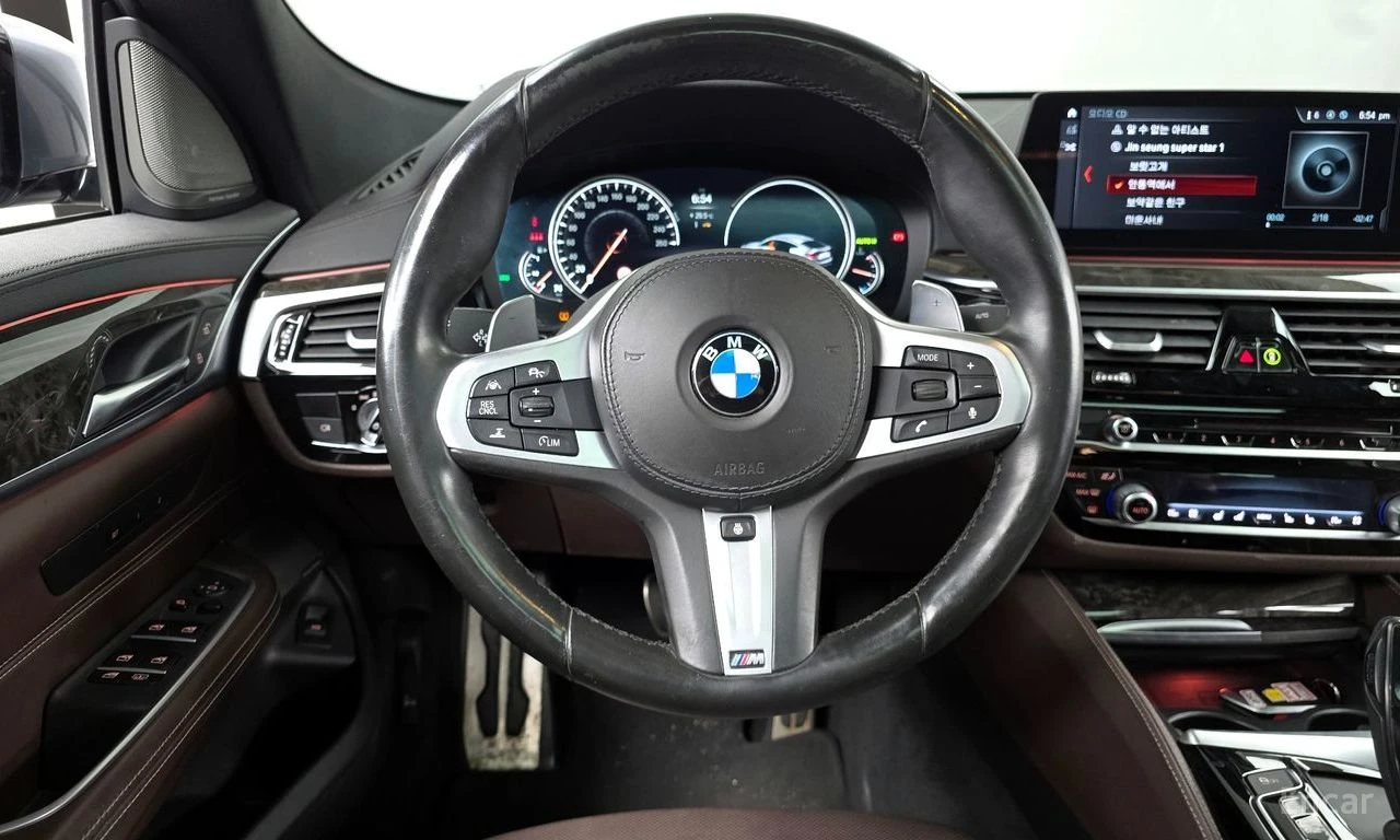 BMW 6 GT 640i XDRIVE* M SPORT* ОБДУХВ* HEAD UP* 360* PANO* , снимка 11 - Автомобили и джипове - 54635767