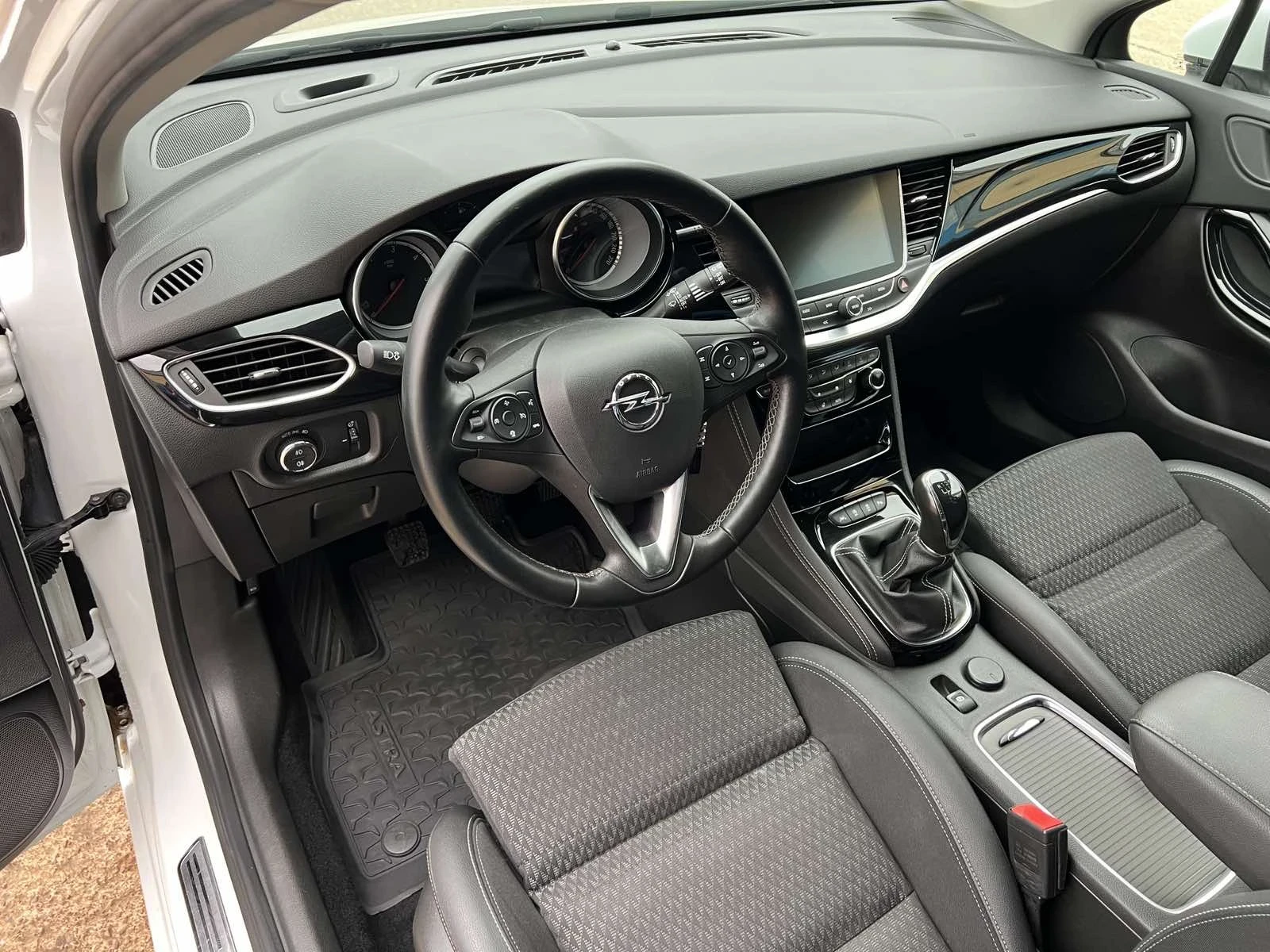 Opel Astra Astra SPORTS TOURER + , снимка 6 - Автомобили и джипове - 54786524