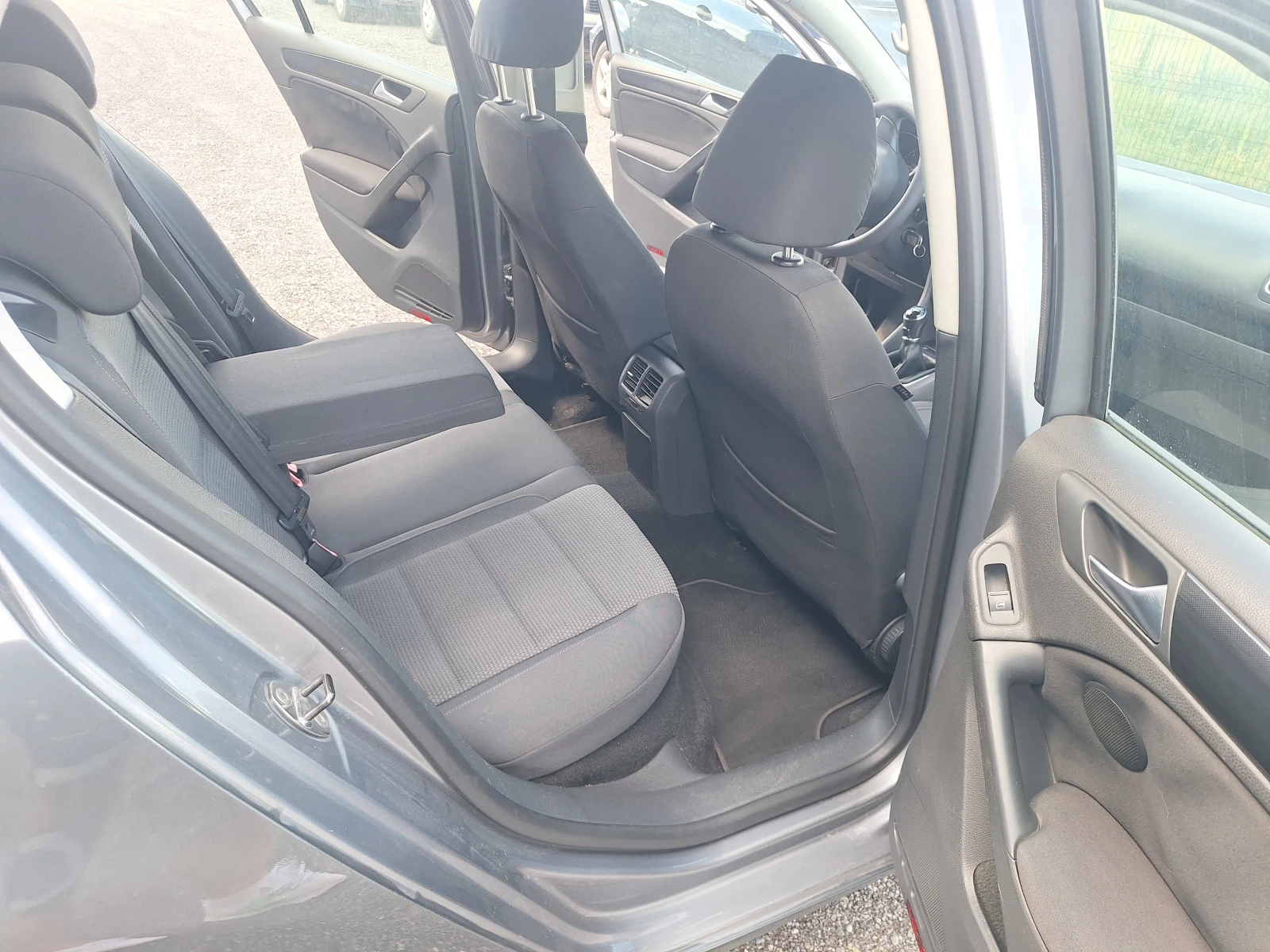 VW Golf 1.6tdi, снимка 12 - Автомобили и джипове - 54915697