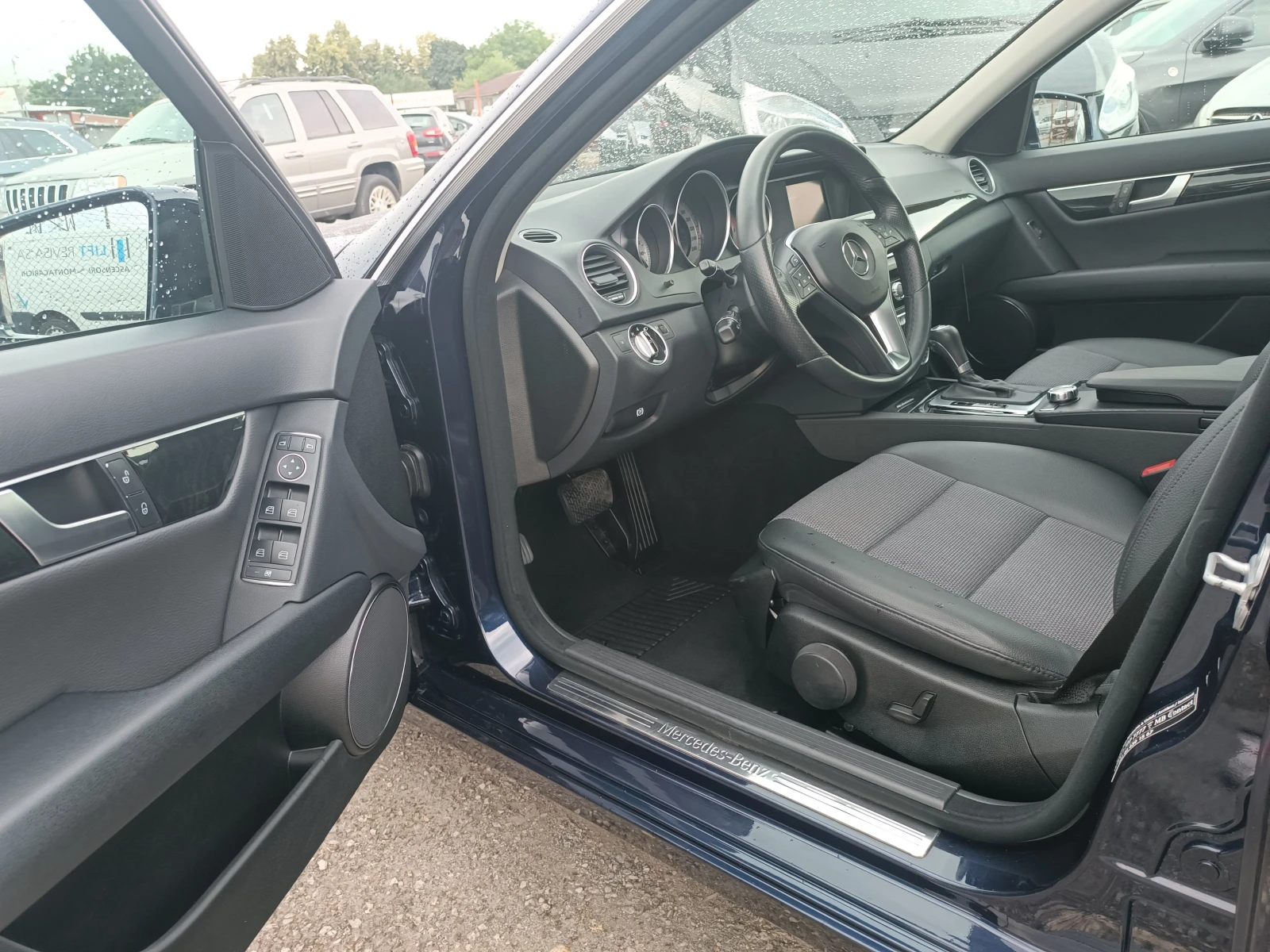 Mercedes-Benz C 250 4-MATIC !!! 204к.с. !!! Нов внос ШВЕЙЦАРИЯ !!!!, снимка 9 - Автомобили и джипове - 54999635