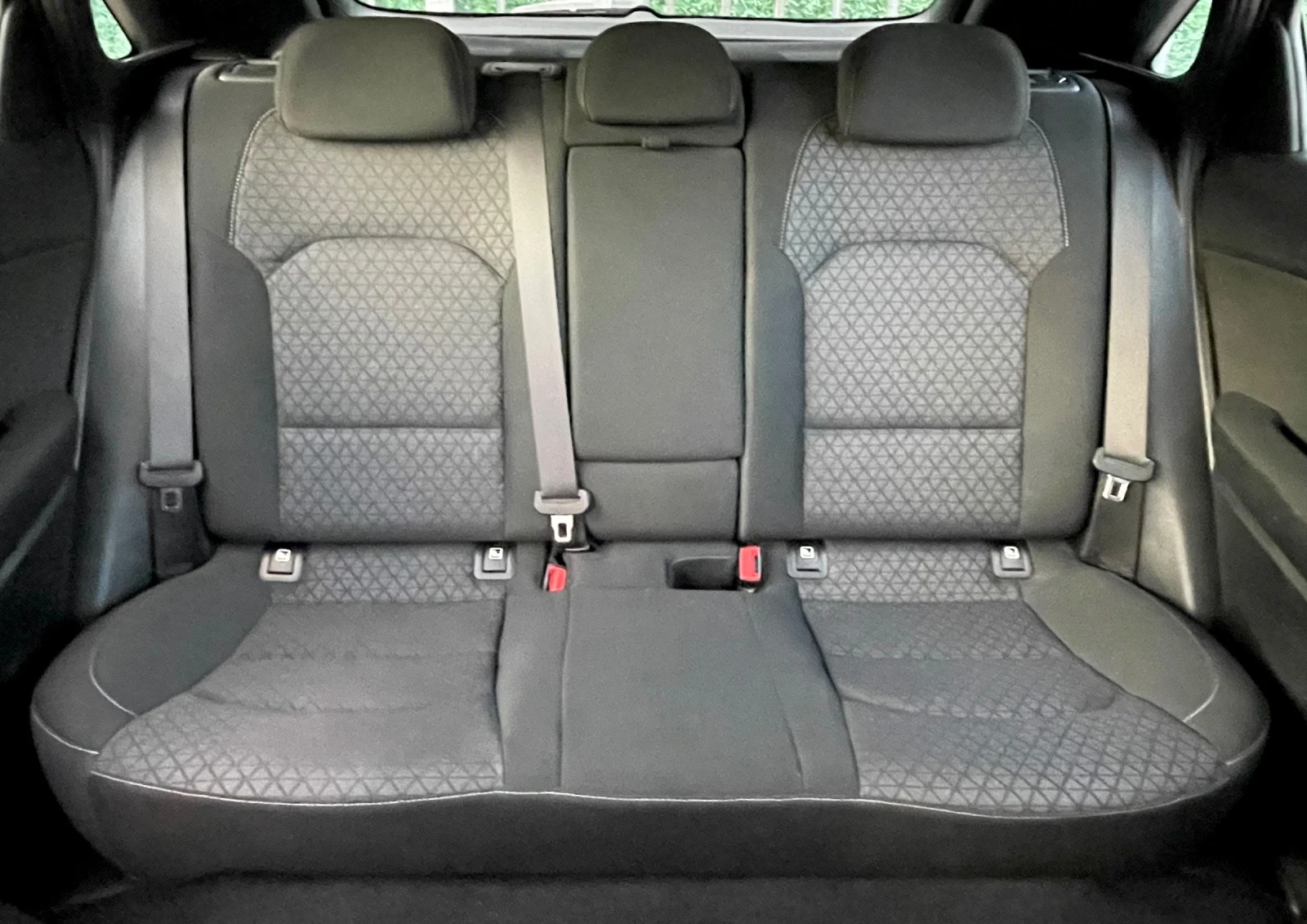 Kia Ceed 1.6 CRDI EURO 6D, снимка 12 - Автомобили и джипове - 55554979