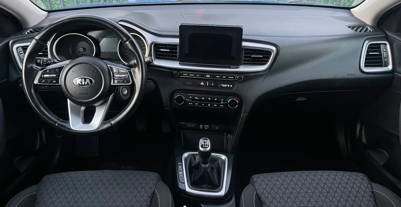 Kia Ceed 1.6 CRDI EURO 6D, снимка 13 - Автомобили и джипове - 55554979