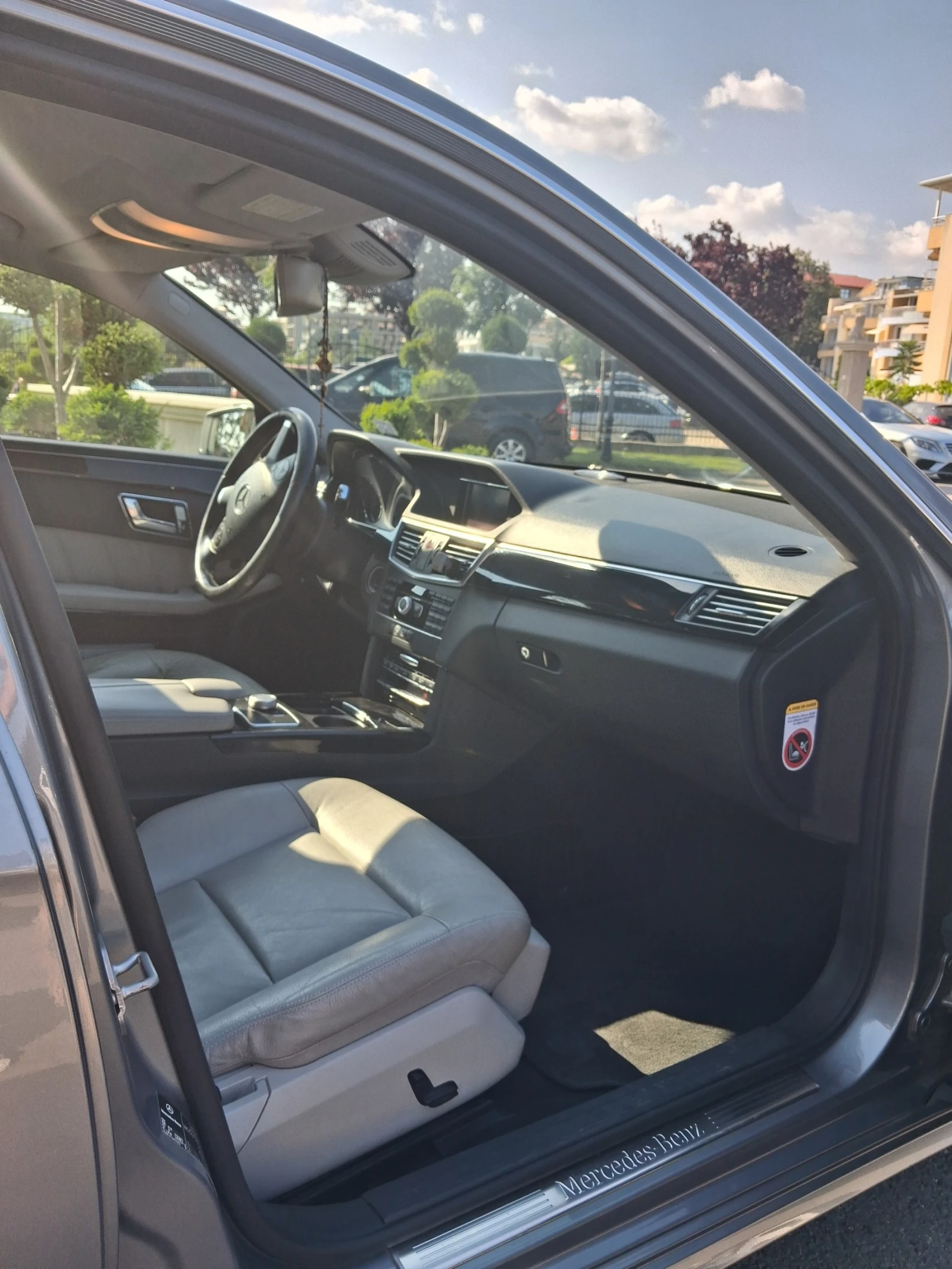 Mercedes-Benz E 220, снимка 6 - Автомобили и джипове - 55605948
