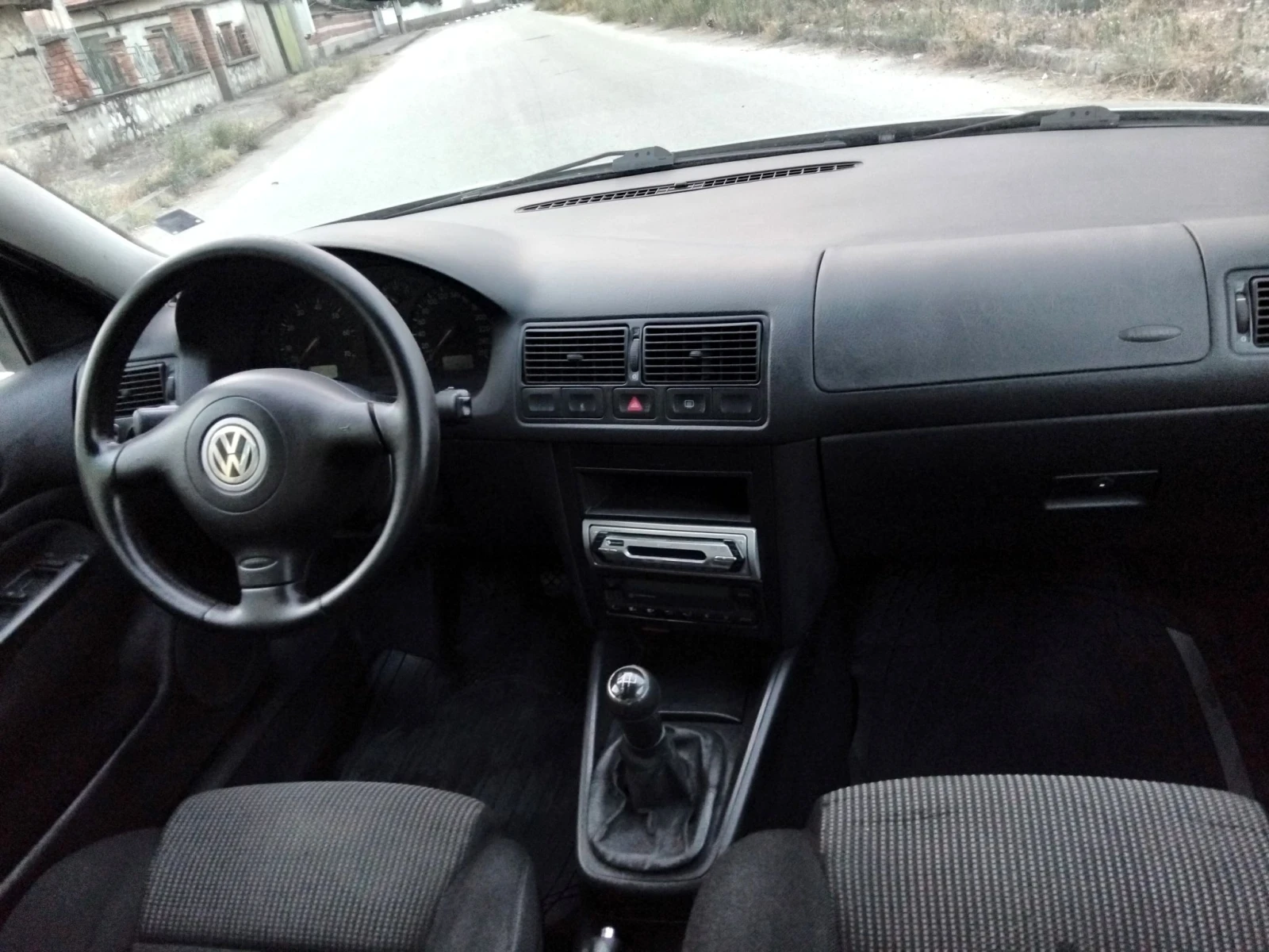 VW Golf 1.6iSR.101k + КЛИМА. БЕНЗИН , снимка 14 - Автомобили и джипове - 55671425