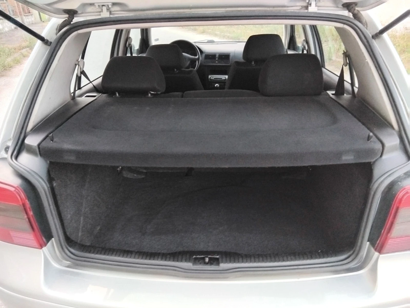 VW Golf 1.6iSR.101k + КЛИМА. БЕНЗИН , снимка 13 - Автомобили и джипове - 55671425