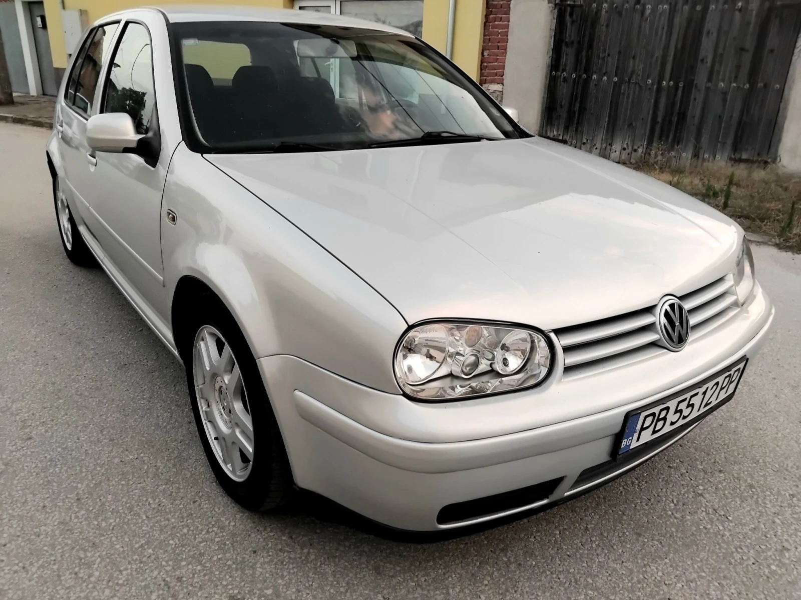 VW Golf 1.6iSR.101k + КЛИМА. БЕНЗИН , снимка 10 - Автомобили и джипове - 55671425