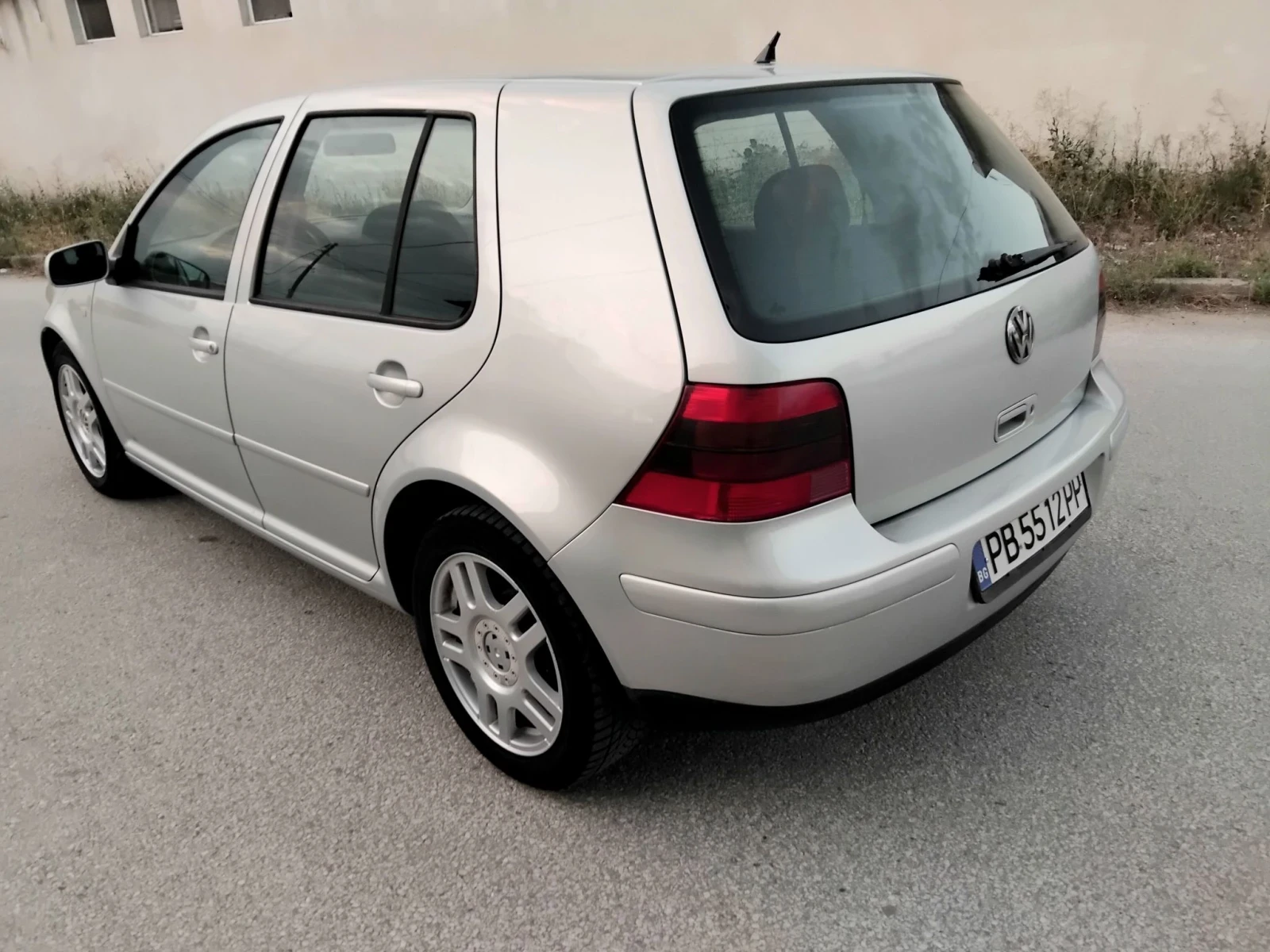 VW Golf 1.6iSR.101k + КЛИМА. БЕНЗИН , снимка 7 - Автомобили и джипове - 55671425