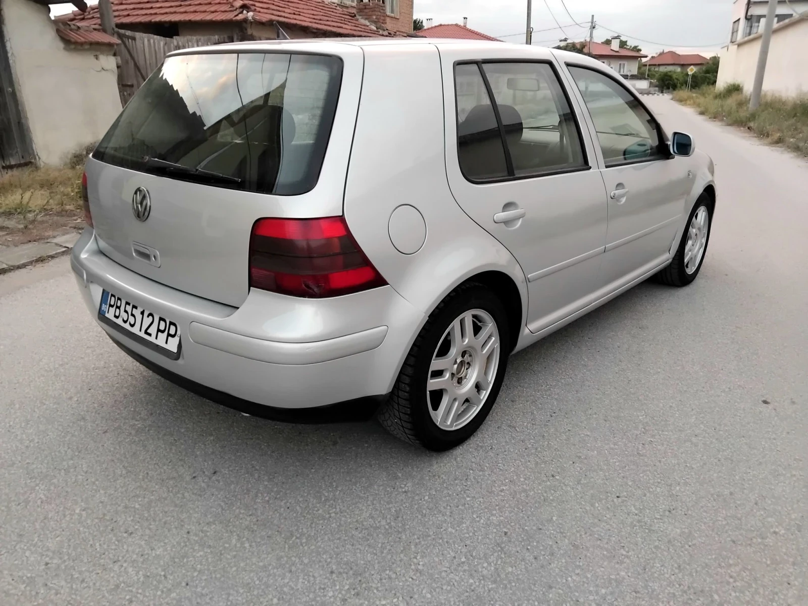 VW Golf 1.6iSR.101k + КЛИМА. БЕНЗИН , снимка 12 - Автомобили и джипове - 55671425