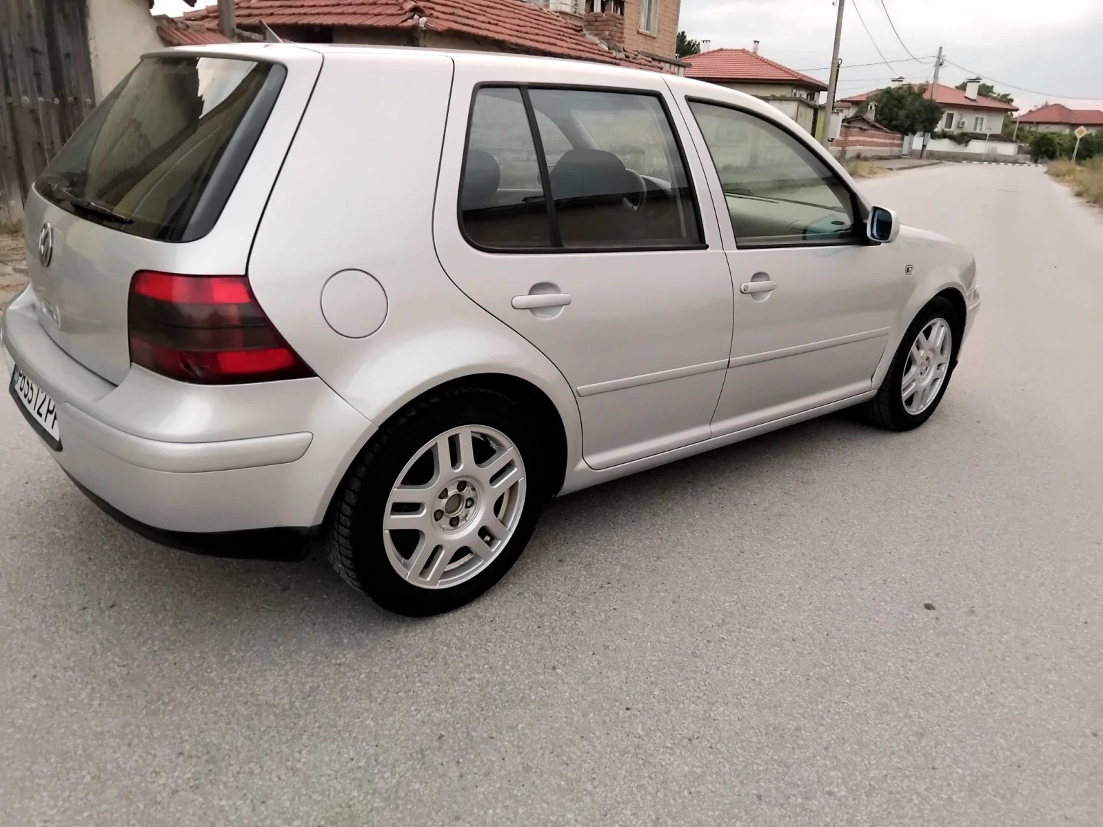VW Golf 1.6iSR.101k + КЛИМА. БЕНЗИН , снимка 2 - Автомобили и джипове - 55671425