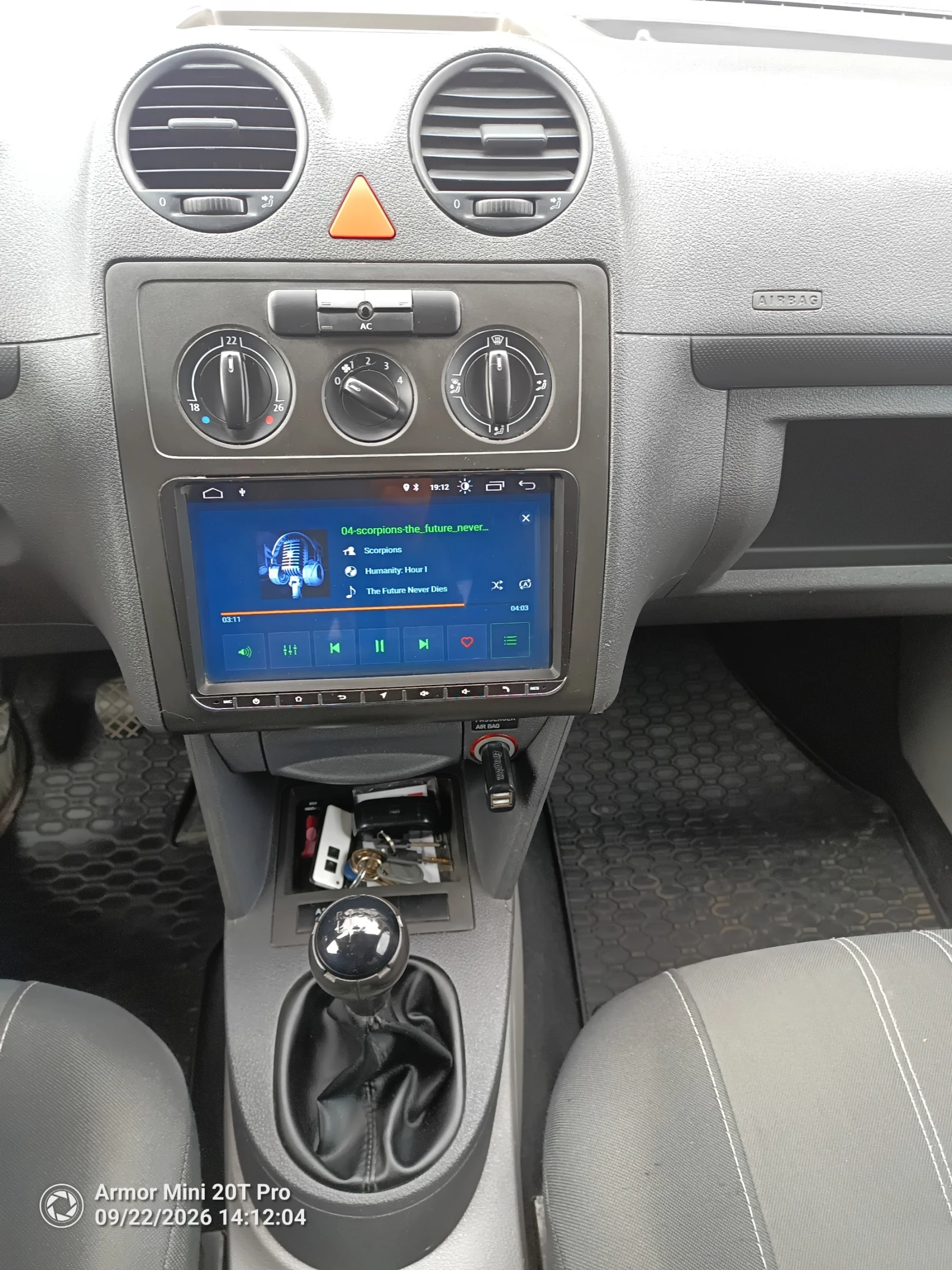 VW Caddy пътническо, снимка 11 - Автомобили и джипове - 56685040