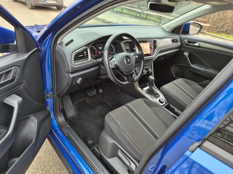 VW T-Roc 2.0TDI 4Motion DSG7 LED Distr Assist, снимка 12 - Автомобили и джипове - 52690205