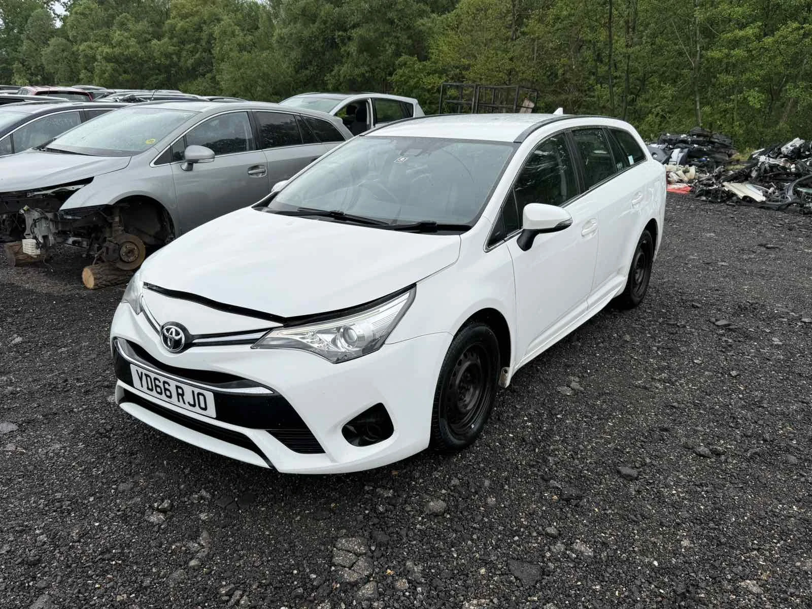Toyota Avensis  1. 6 дизел (D-4D, 112 к. с НА ЧАСТИ 