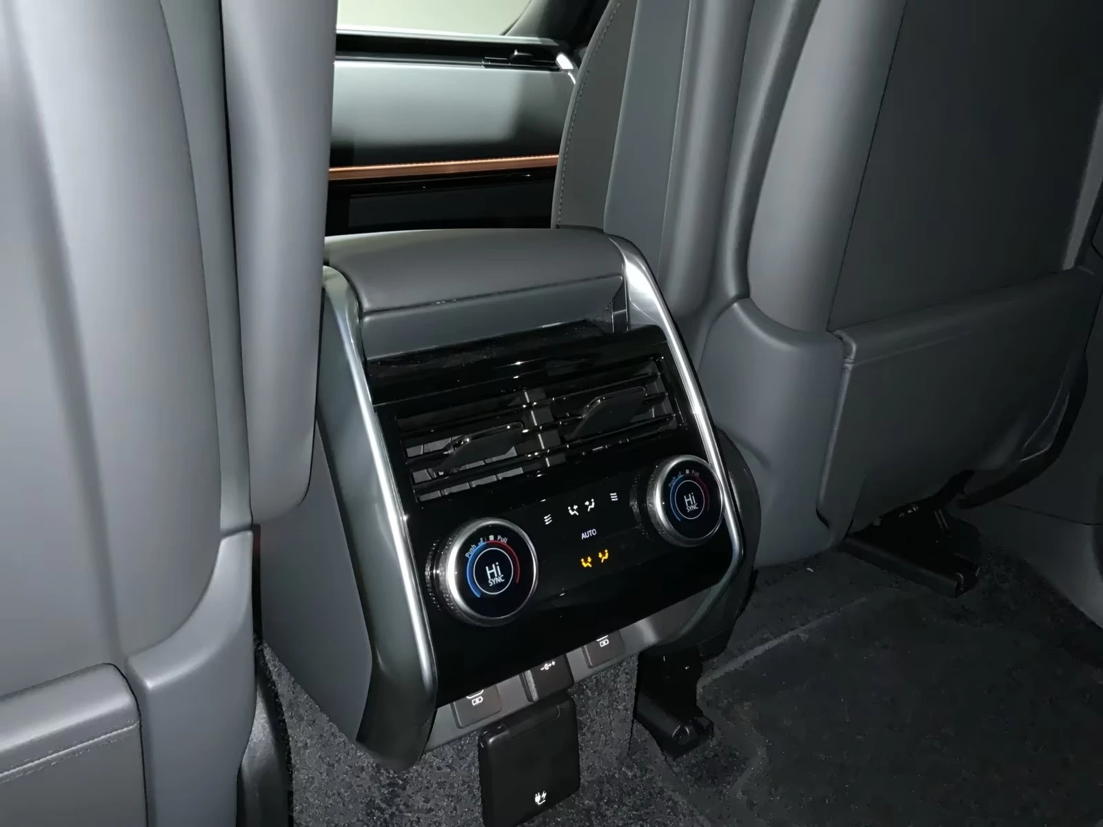 Land Rover Range rover P550e Autobiography, снимка 8 - Автомобили и джипове - 54771558
