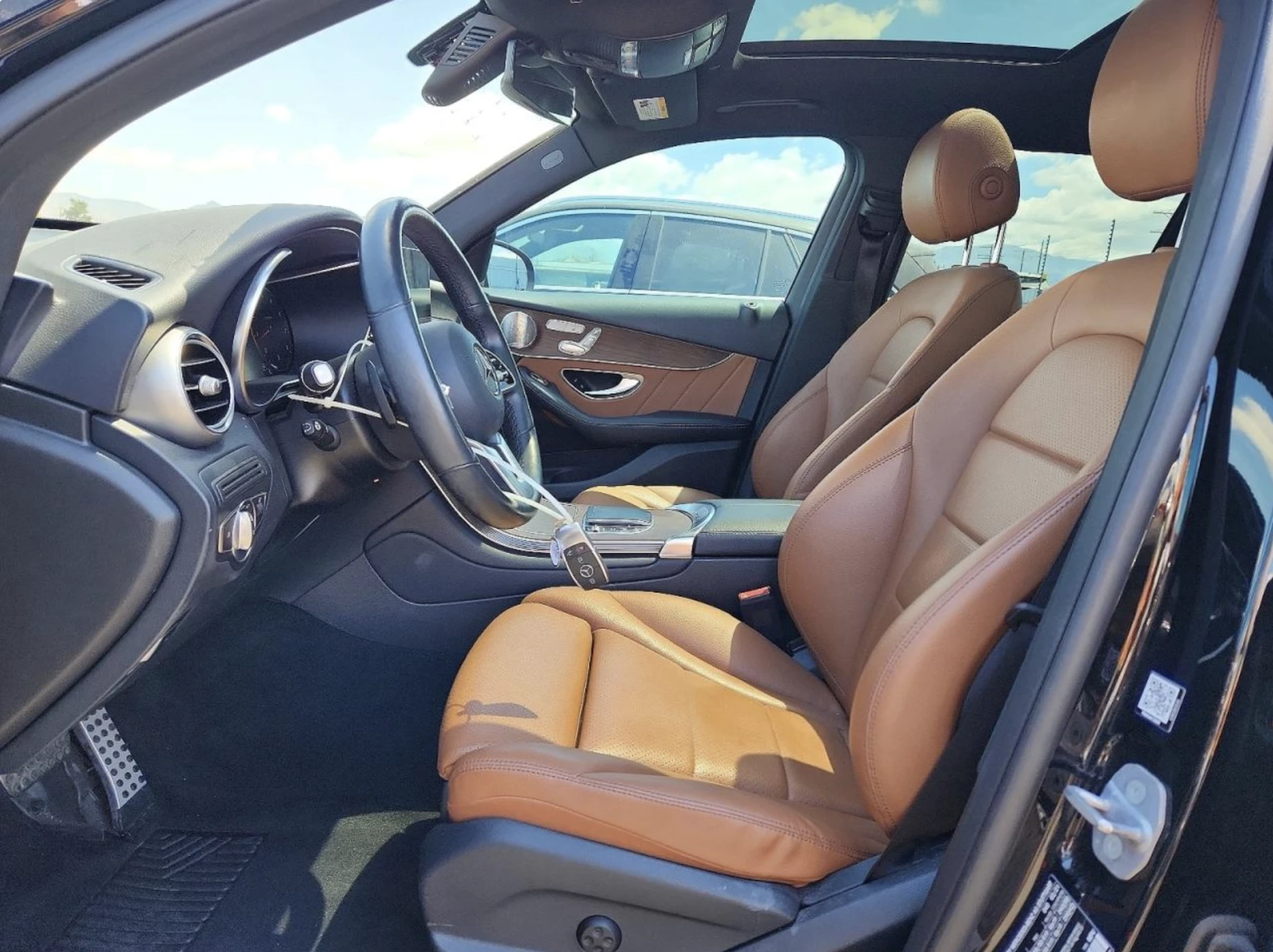 Mercedes-Benz GLC 300 АВТОКРЕДИТ* BURMASTER* ПОДГРЕВ* ПАНОРАМА* , снимка 7 - Автомобили и джипове - 54750873