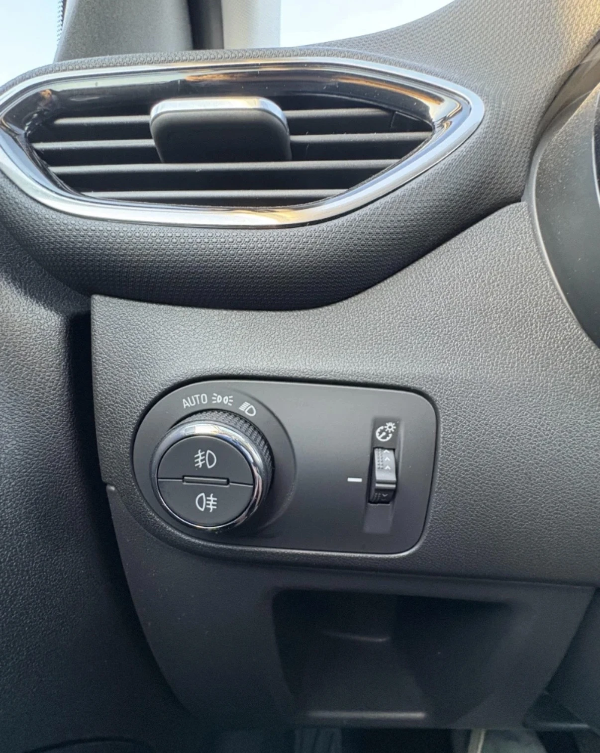 Opel Crossland X Elegance 1.2T AT6 MY22, снимка 11 - Автомобили и джипове - 55001167