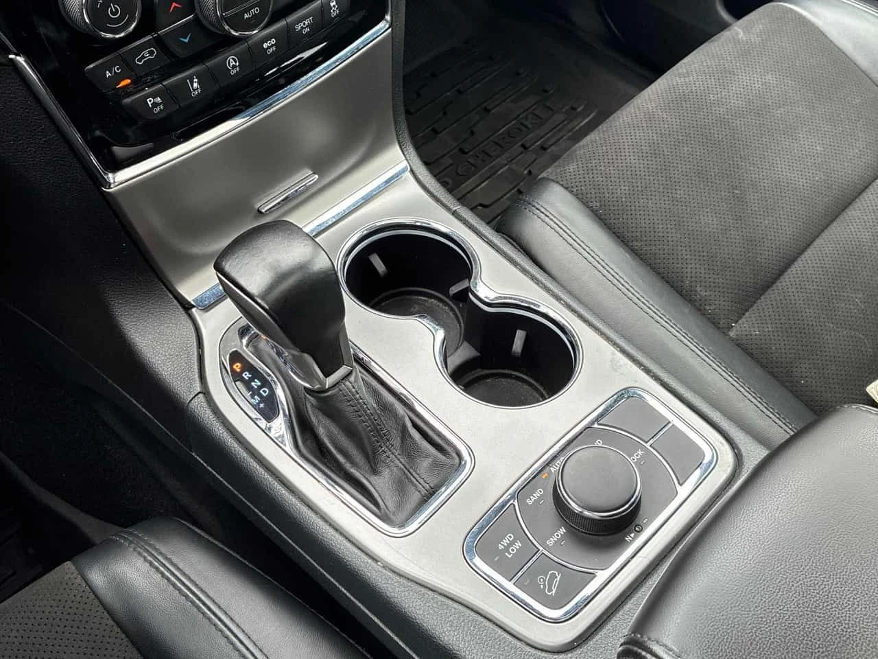 Jeep Grand cherokee Altitude / DISTRONIC / ШИБИДАХ / АВТОКРЕДИТ , снимка 15 - Автомобили и джипове - 55500504